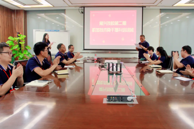 �����ϸ�J9���ֲ�������У�ڶ��ڡ����Ӽ����Ǹ�������ѵ�࿪����ʽ����һ�ڿ�